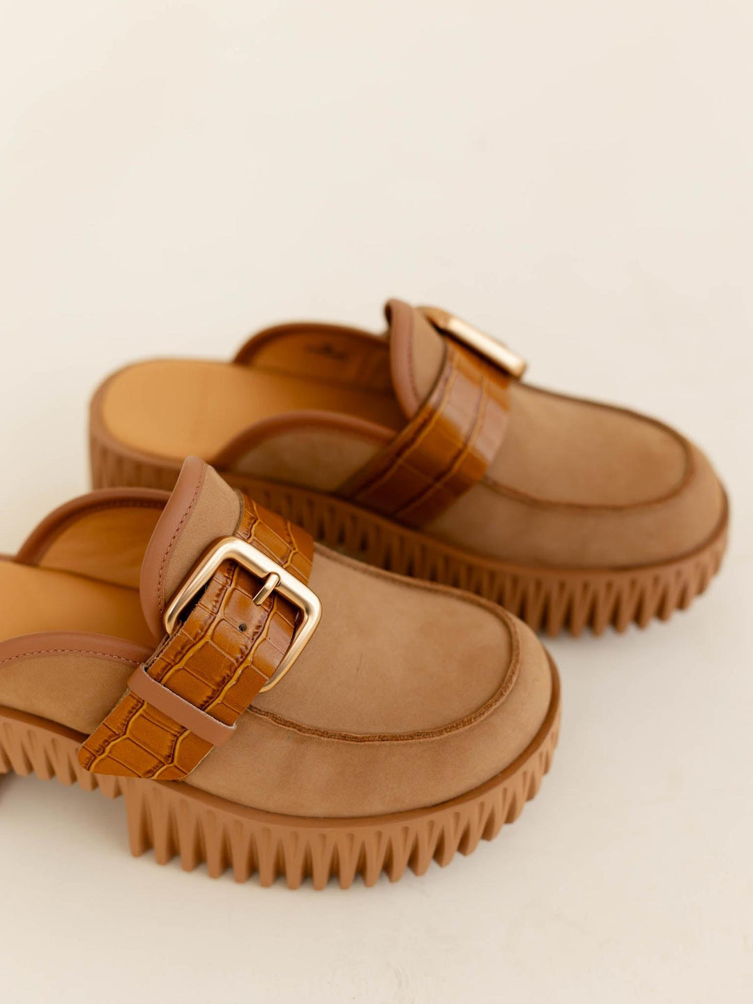 4CCCCEES Plia Hazel Clog - Sand