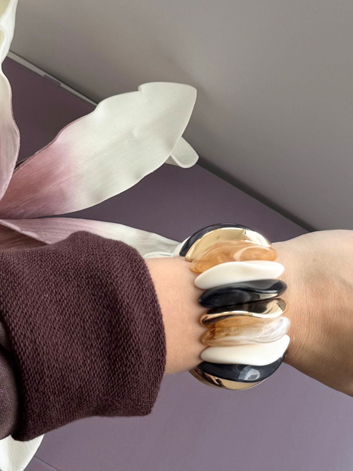 white and gold bracelet