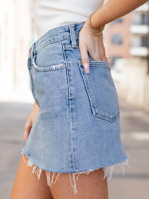 denim v-waist raw hem mini skirt