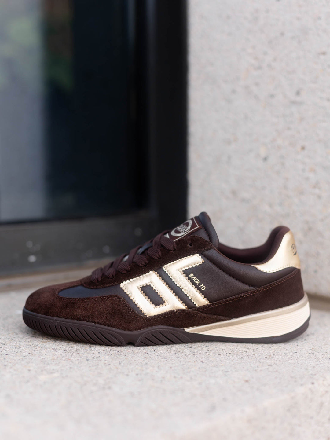 retro sneaker