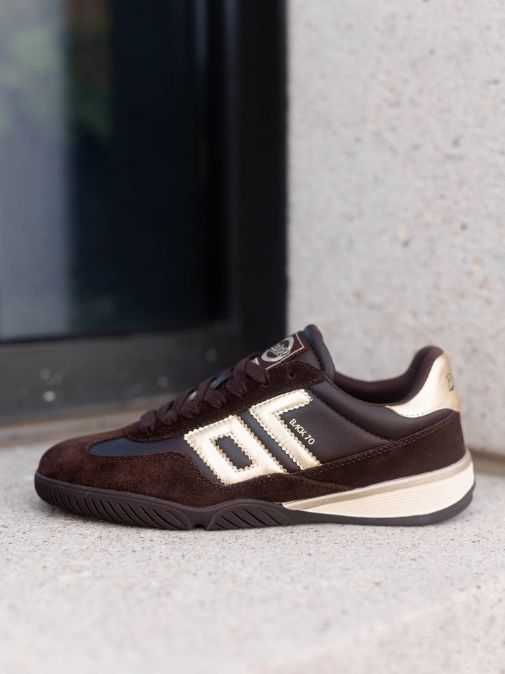 retro sneaker
