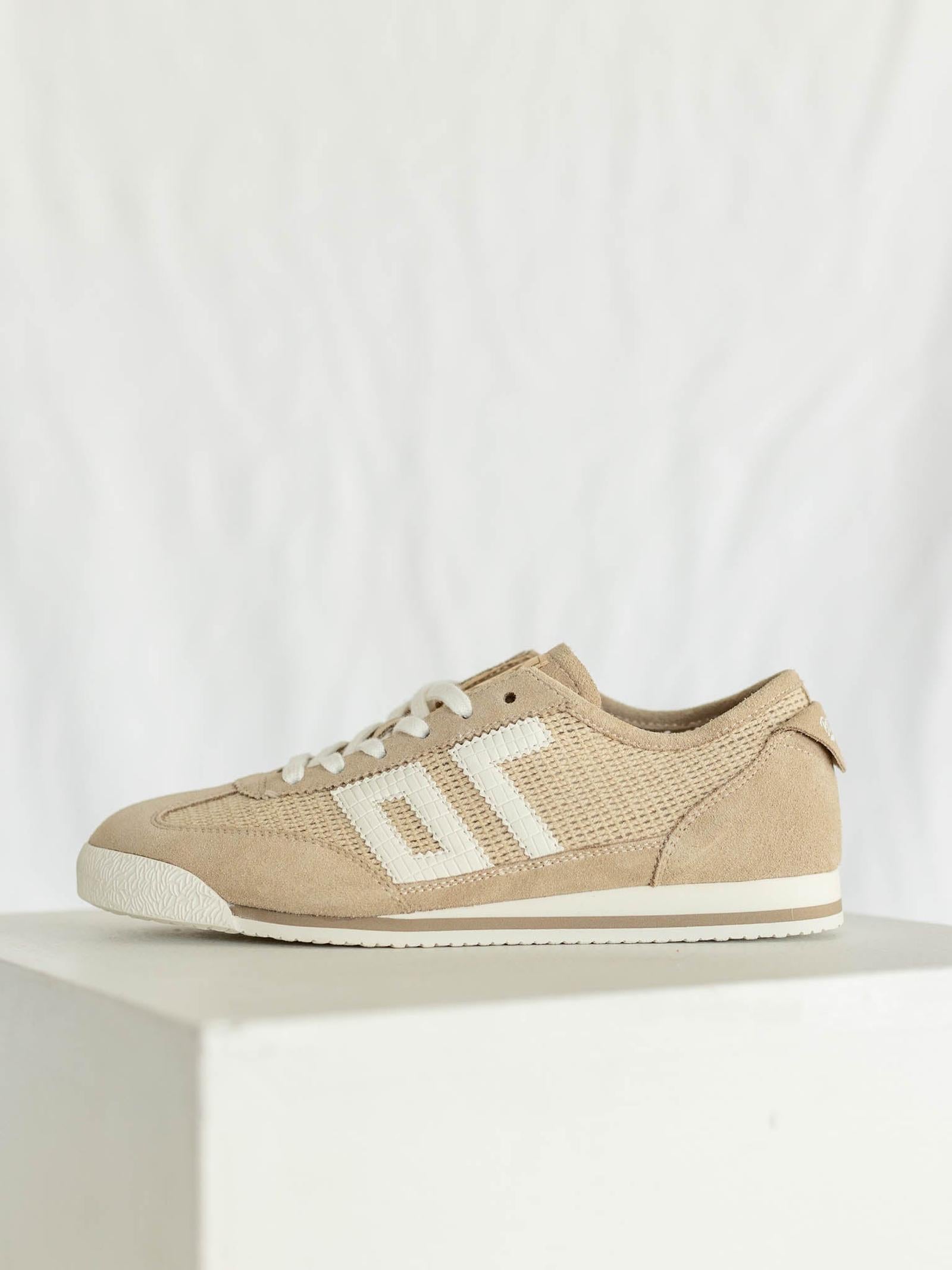 BACK70 Leon T-Toe Crochet Sneaker Beige | Retro Suede Shoes