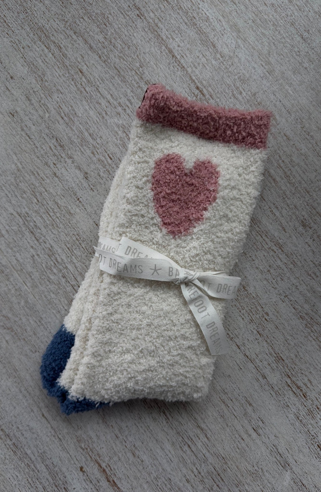super soft heart graphic socks