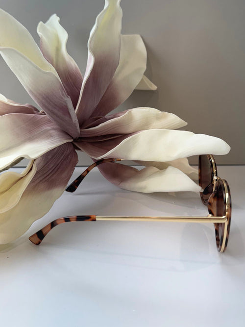 tortoise printed cat eye glasses