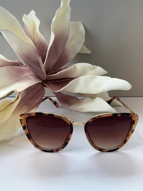 tortoise printed cat eye glasses