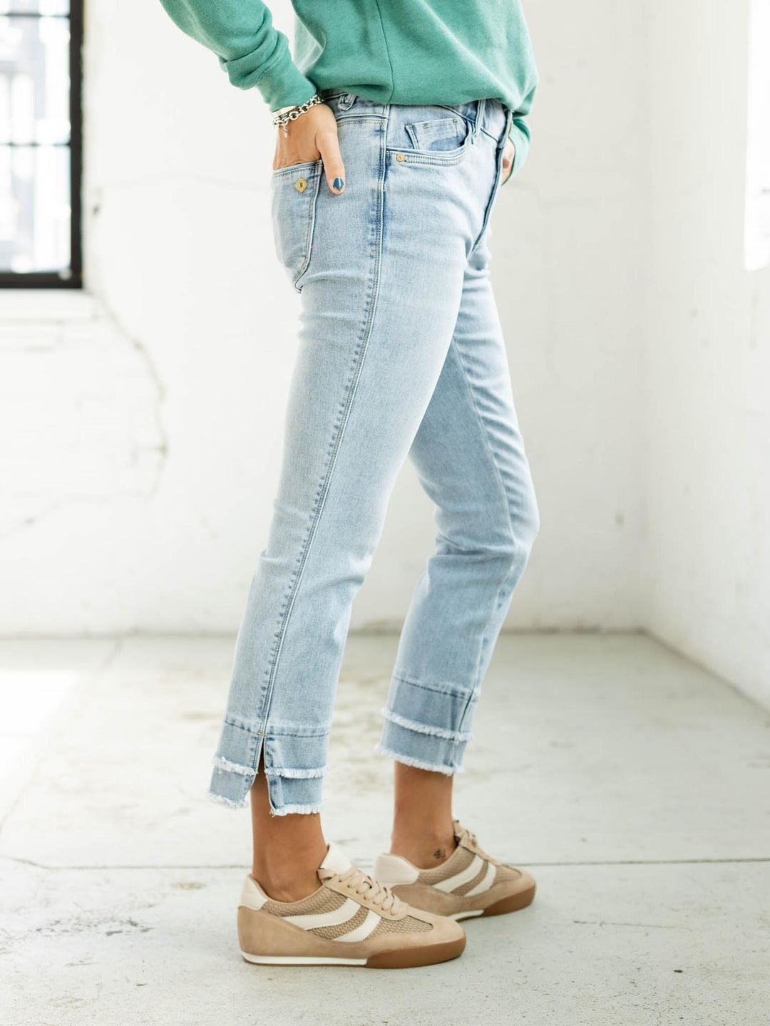 crop frayed jean