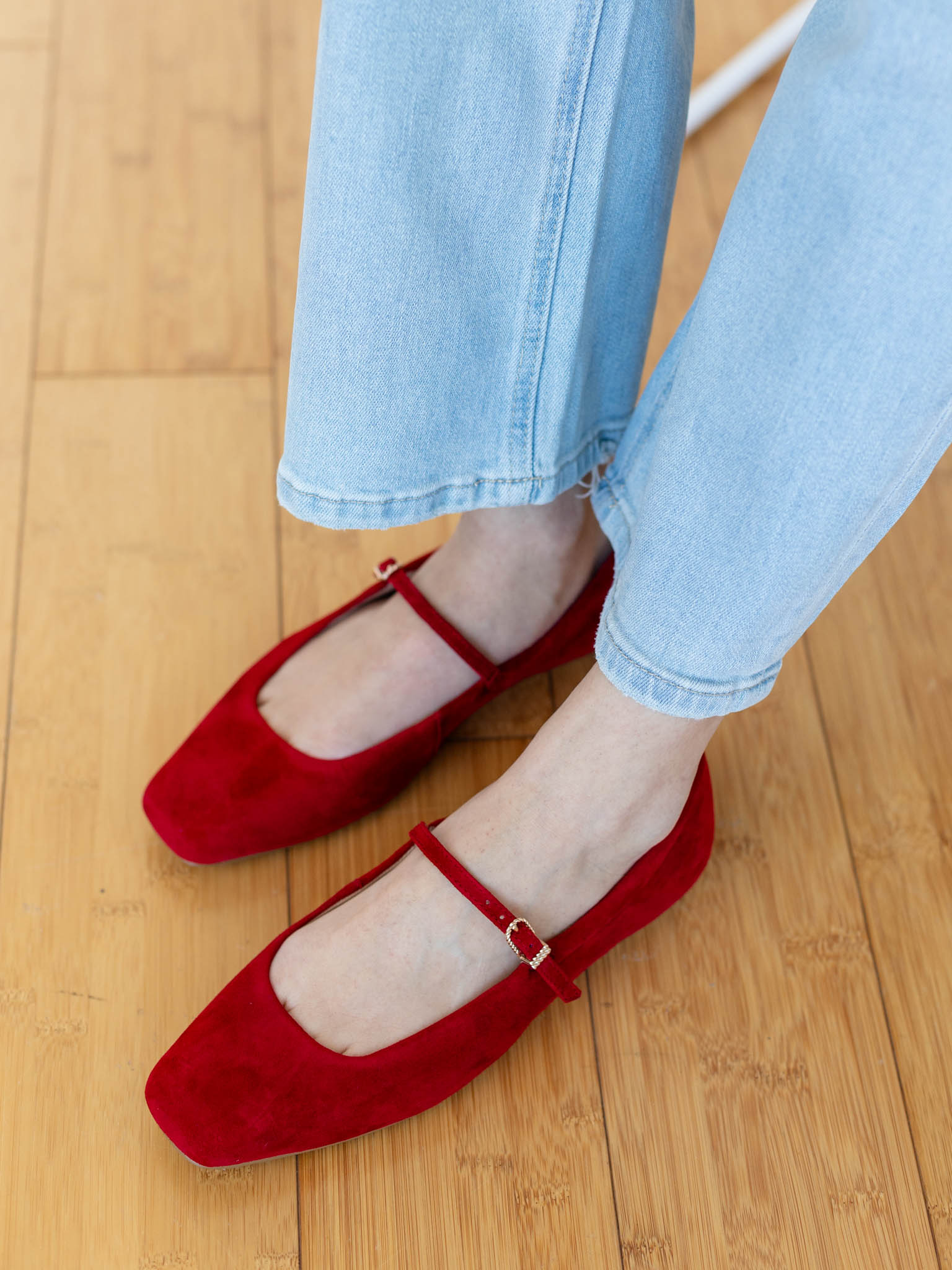 (取寄) ドルチェヴィータ レディース レイエス Dolce Vita women Dolce Vita Reyes Crimson Suede Dolce Vita Reyes Flat - Crimson Red – Leela and Lavender