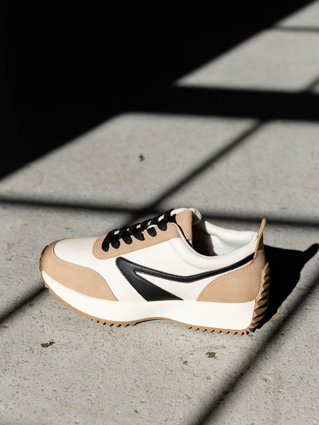 retro platform sneaker