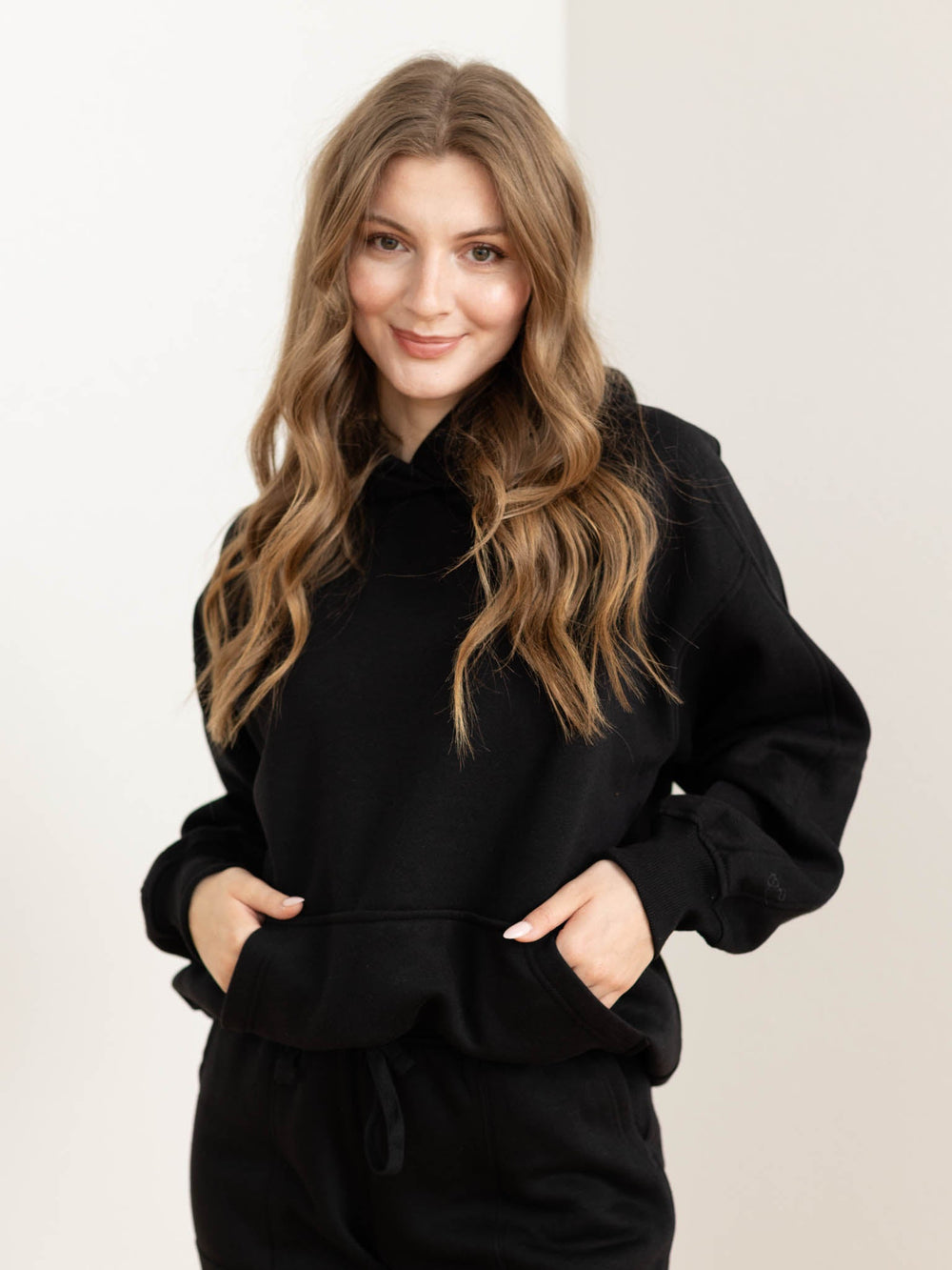 black basic hooded sweatshirt