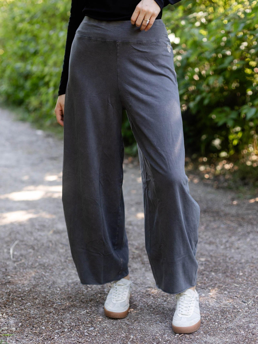 grey pants