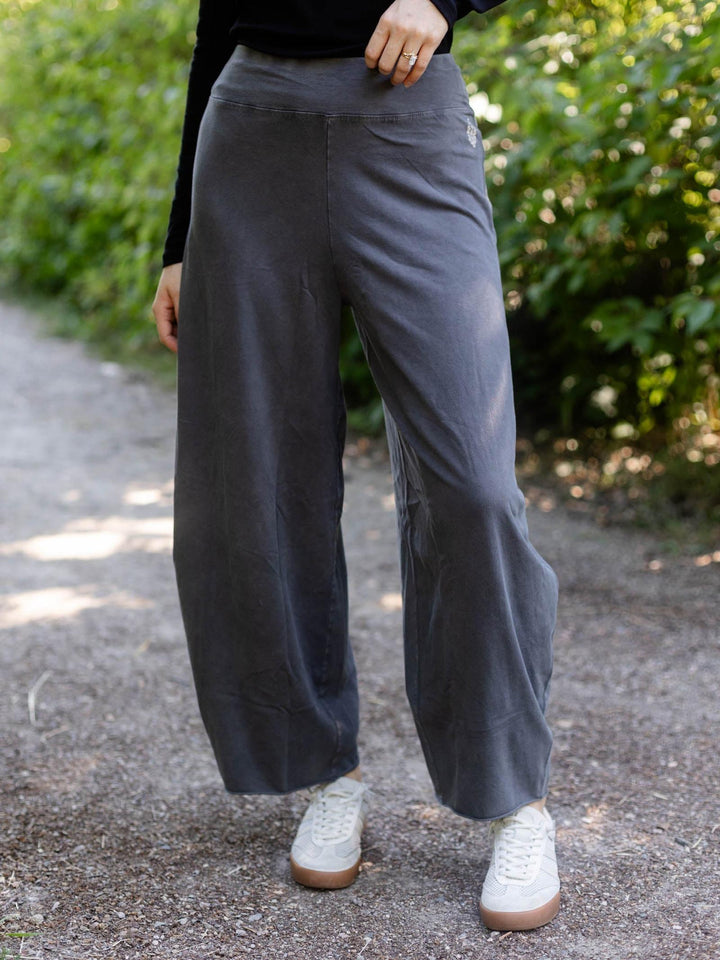 grey pants