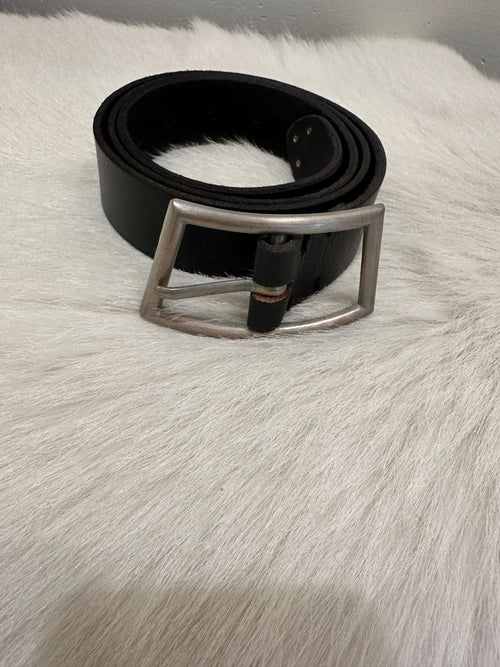 black geo belt