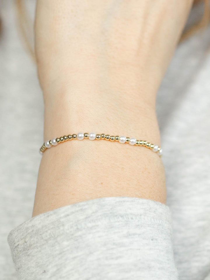 pearl and gold beaded bracelet