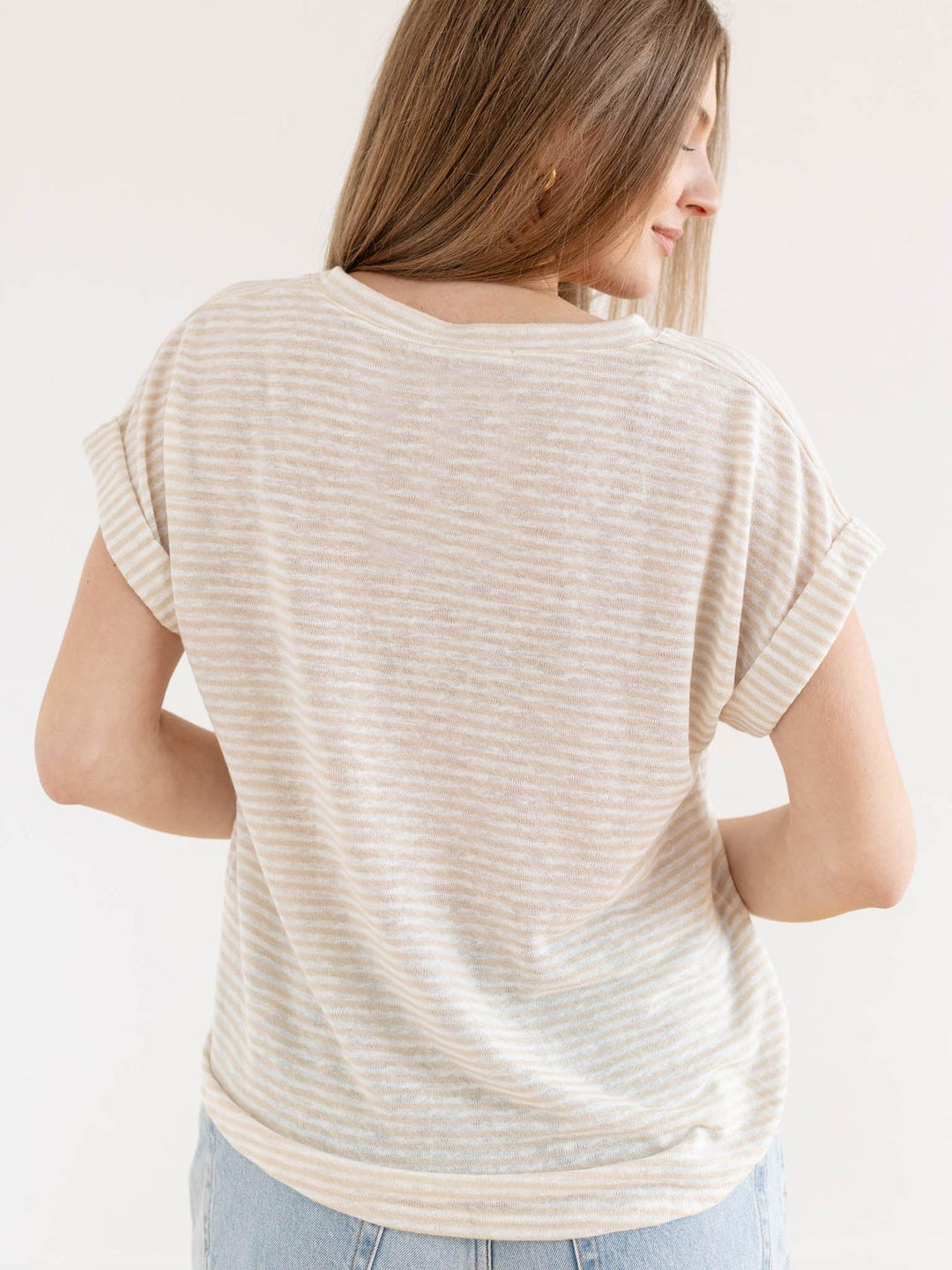 tan and white v neck tee