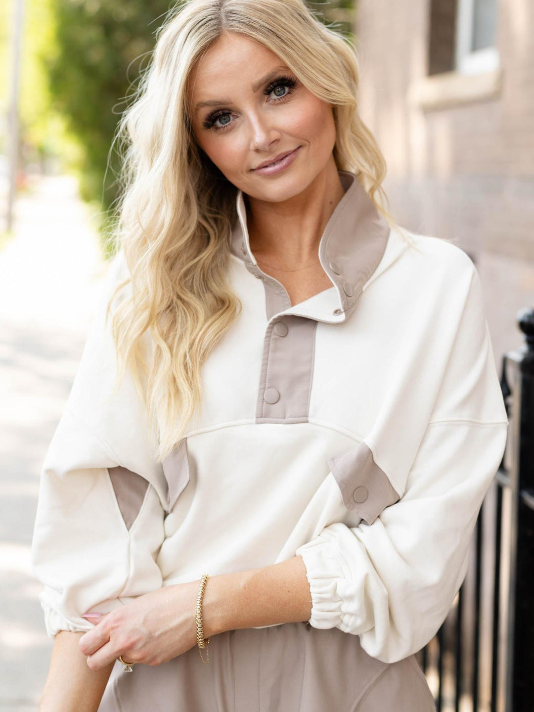 Contrast Color Double Pocket Pullover
