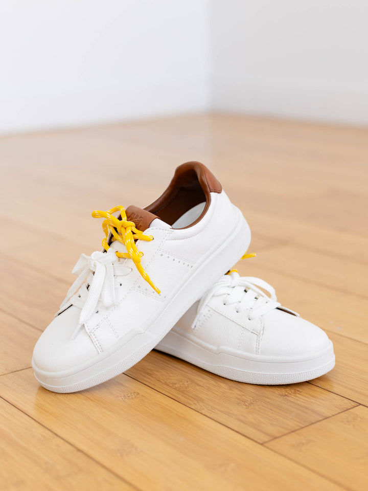 white basic sneaker