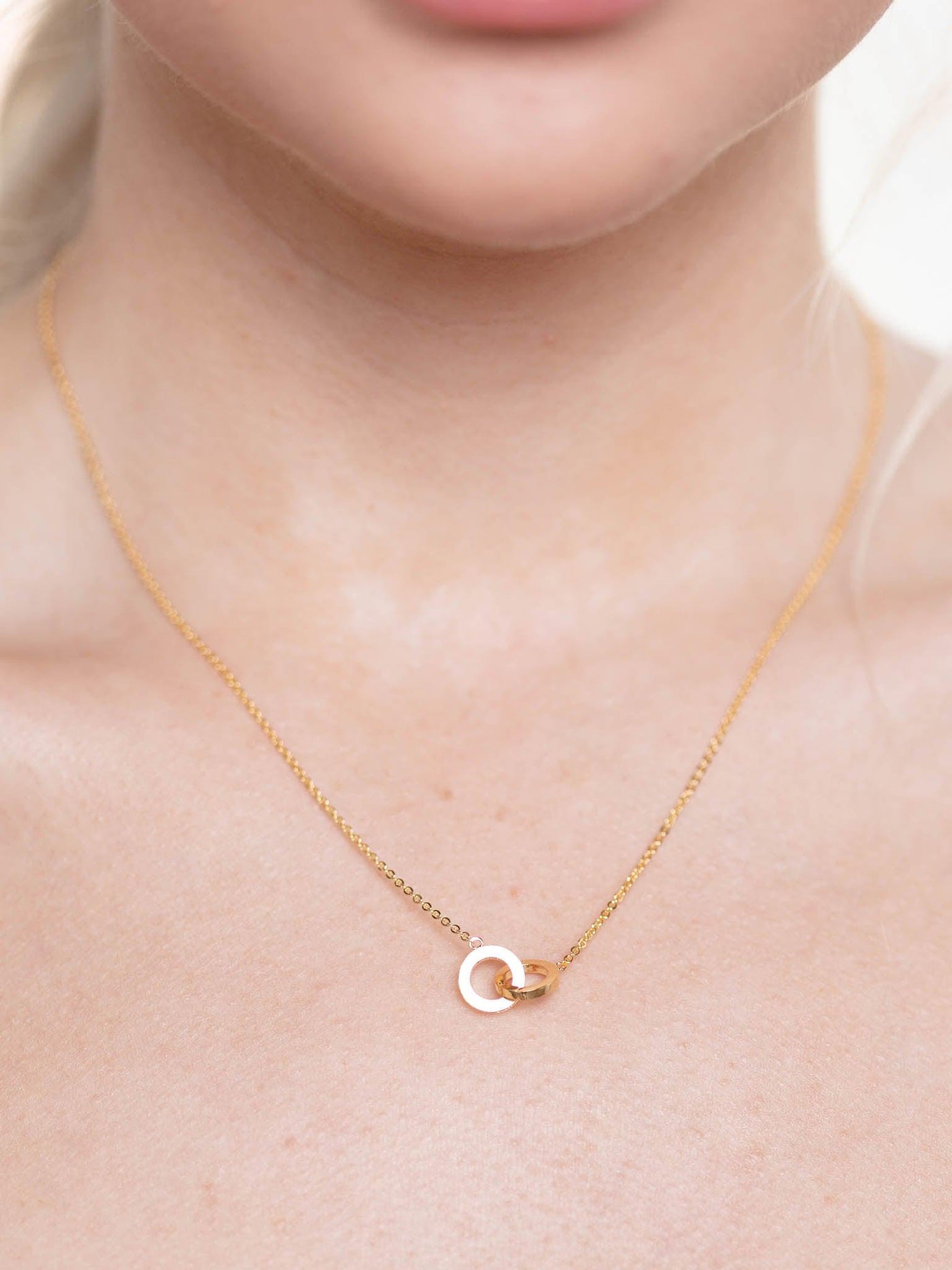gold linked necklace