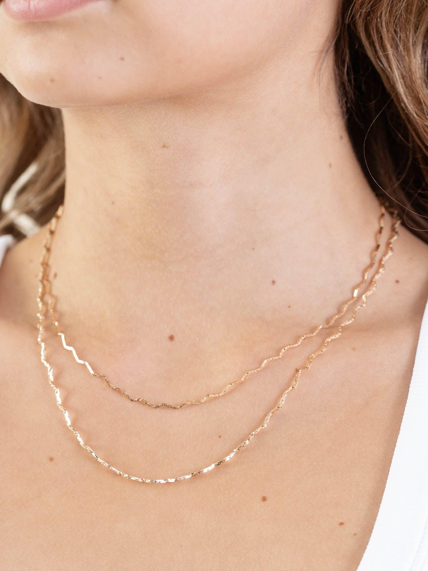 gold wavy necklace