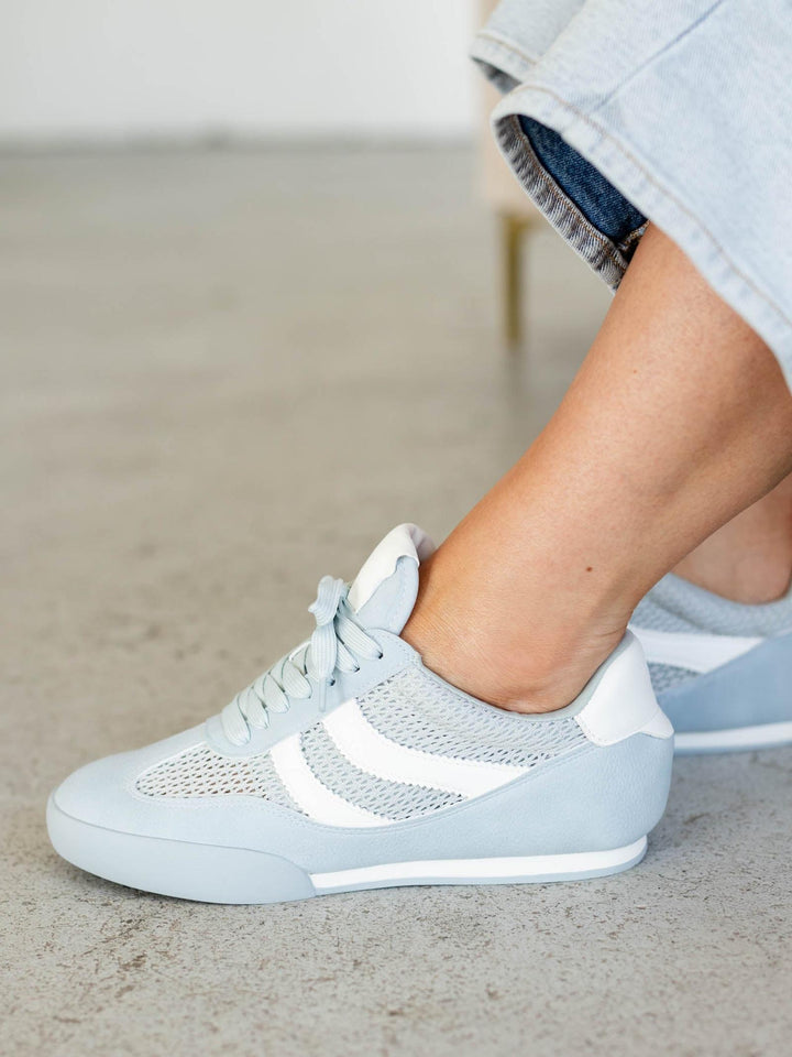 baby blue vintage sneaker