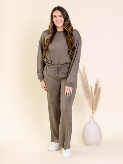 colored athleisure pant
