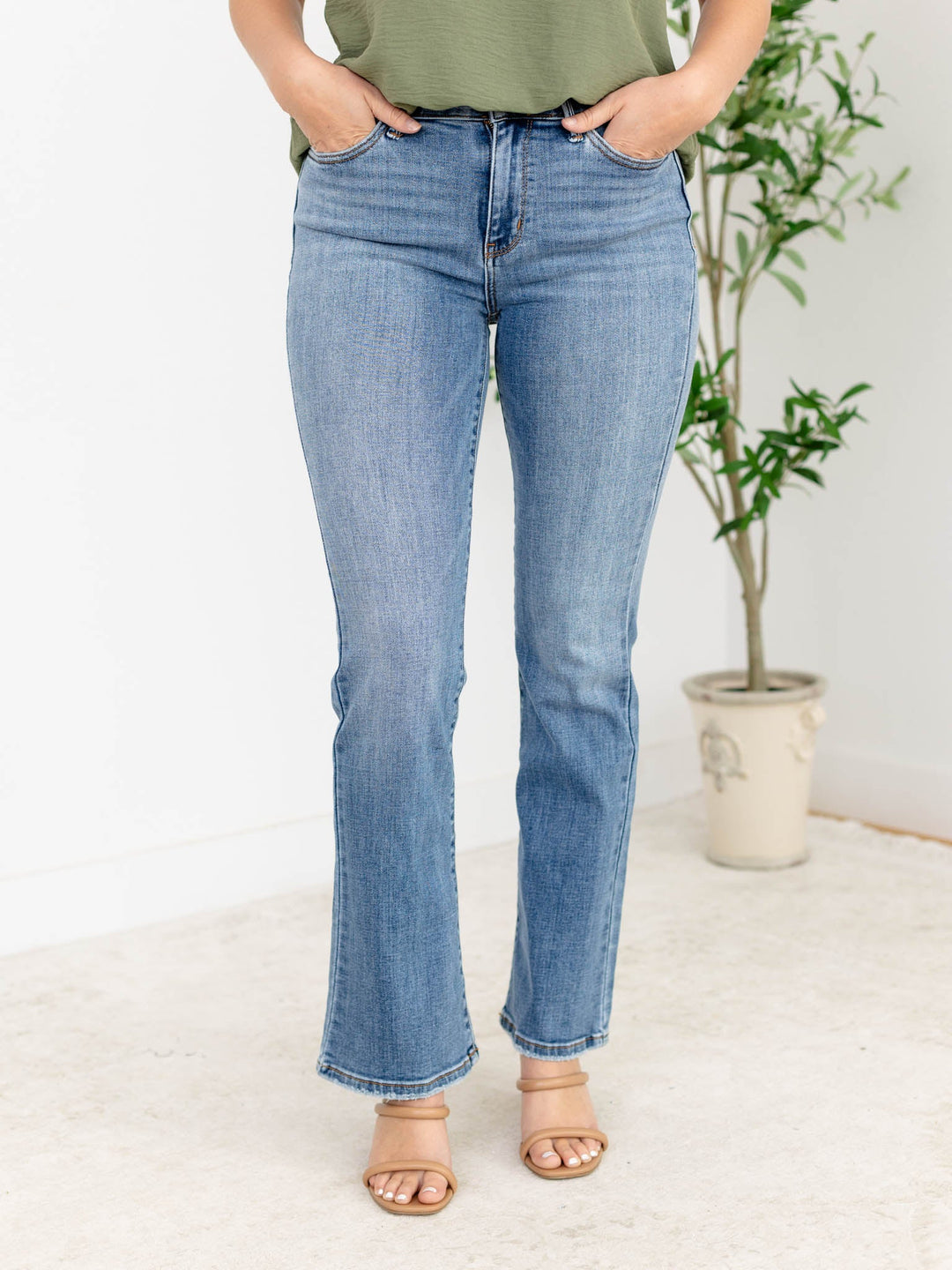 Judy Blue Medium Mid Rise Vintage BootcutDenim jeans