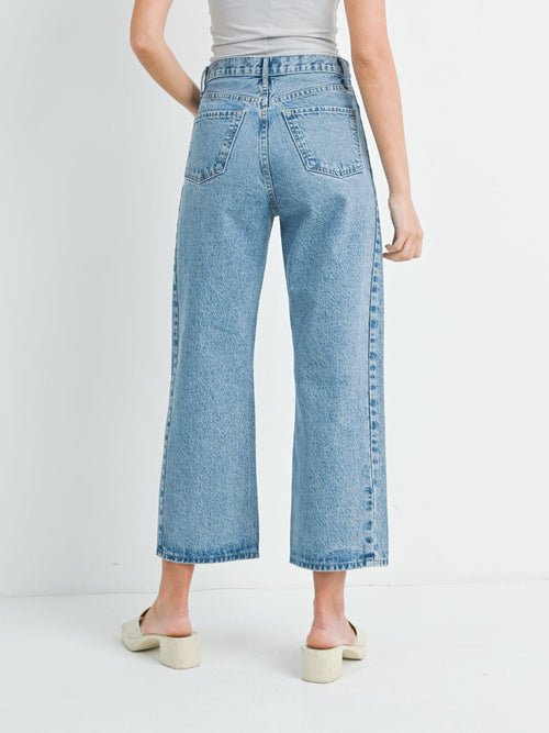 medium wash cropped barrel jean