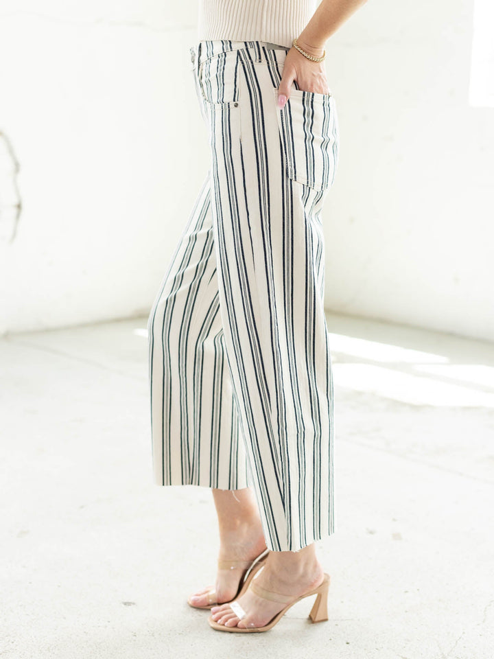 KUT Navy/Ivory Gwen High Rise Wide Leg Jean
