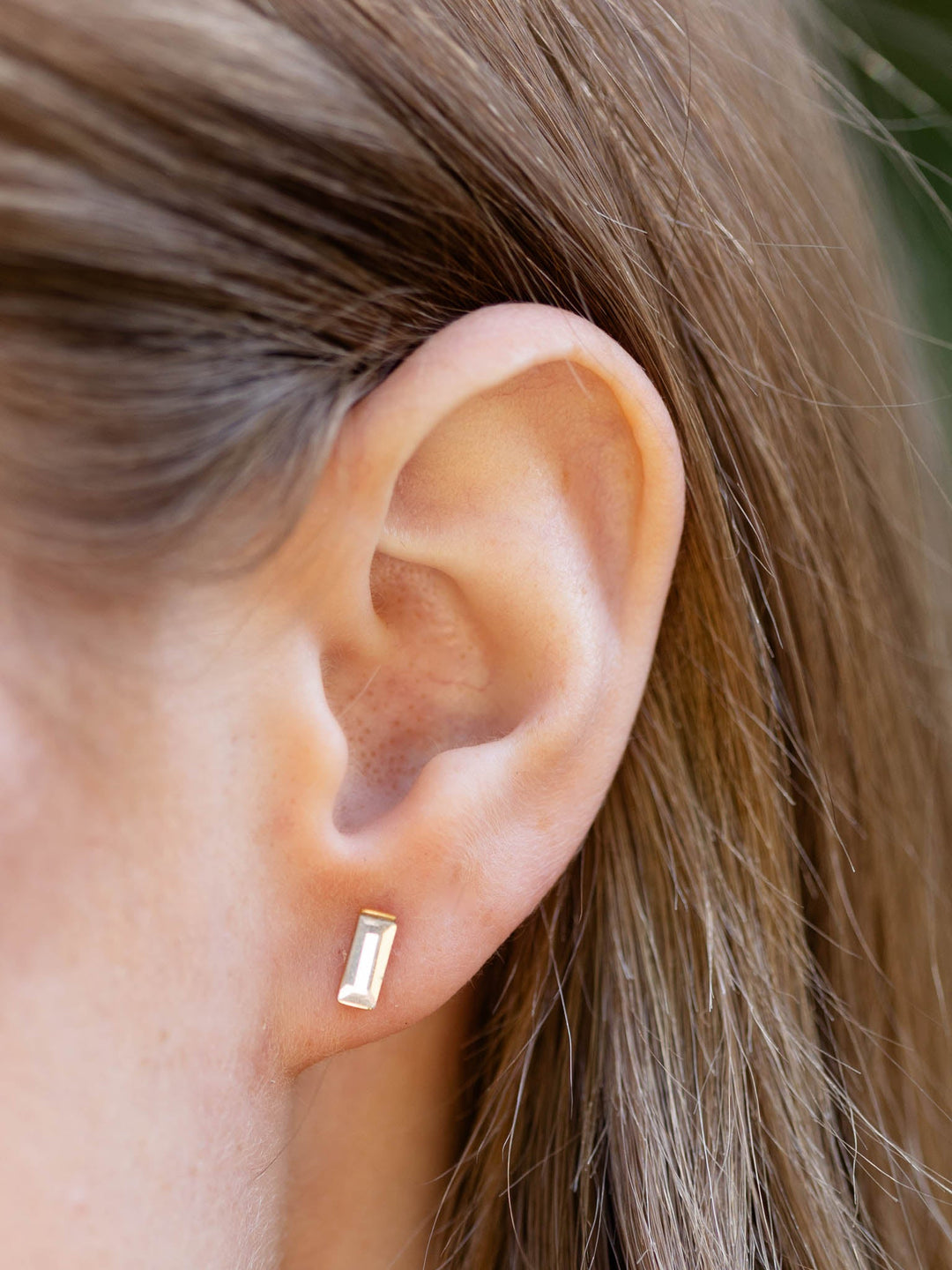 Linny Amber Screwback Stud