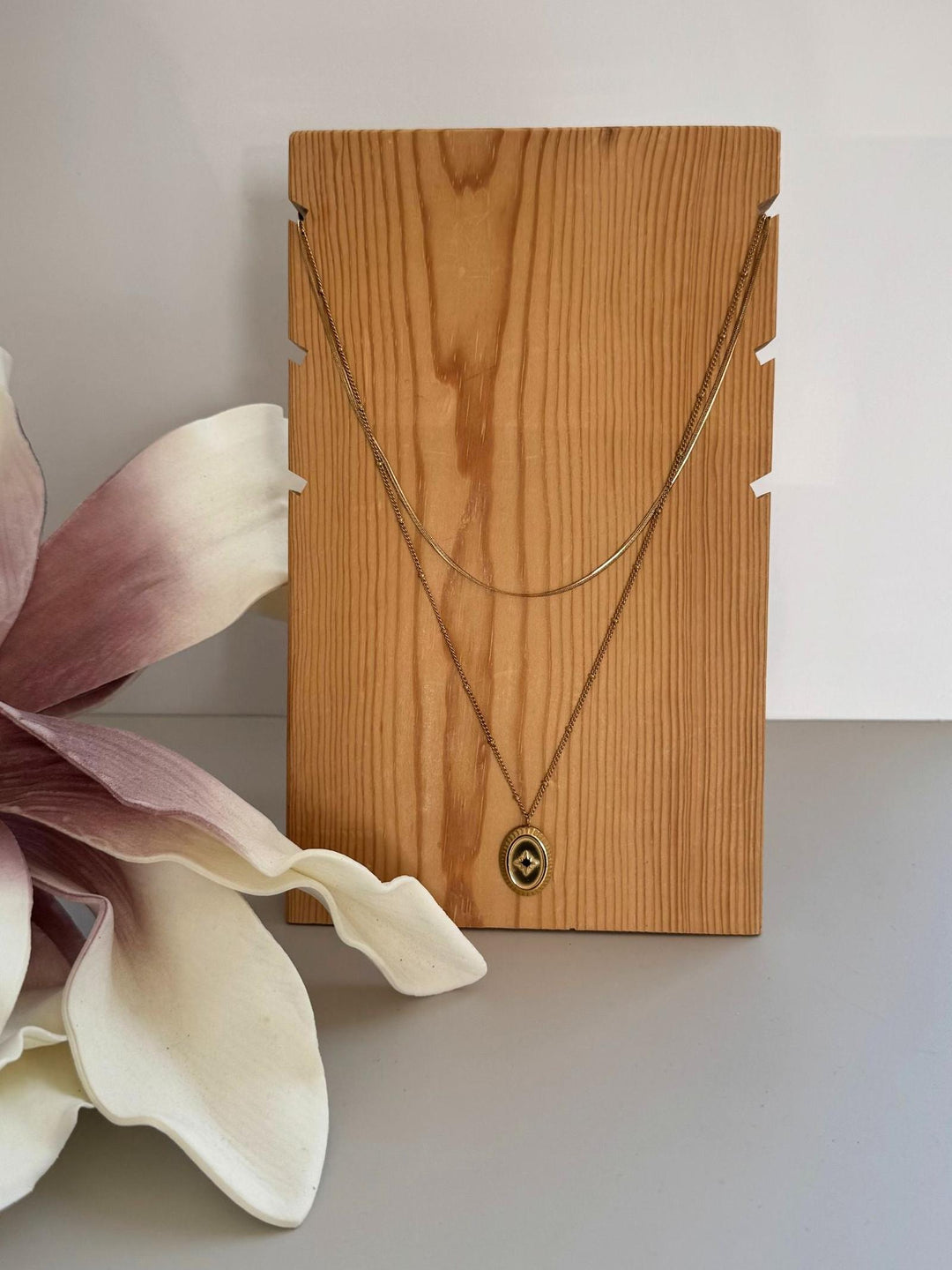 oval pendant necklace