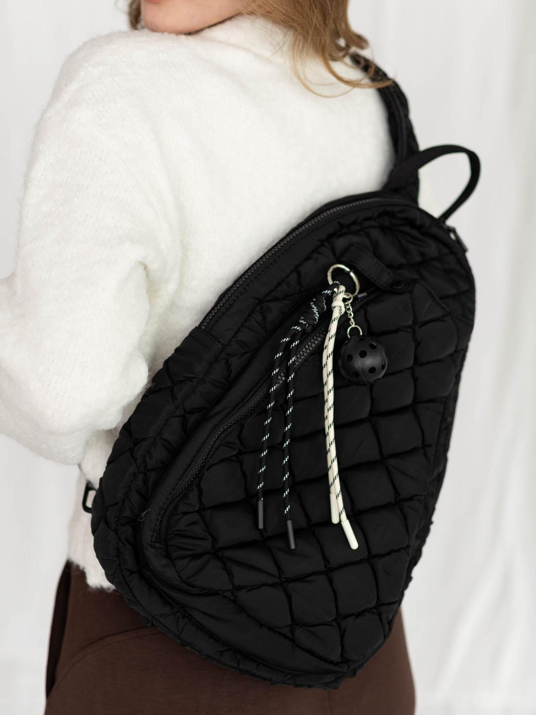 black puffer pickle ball bag