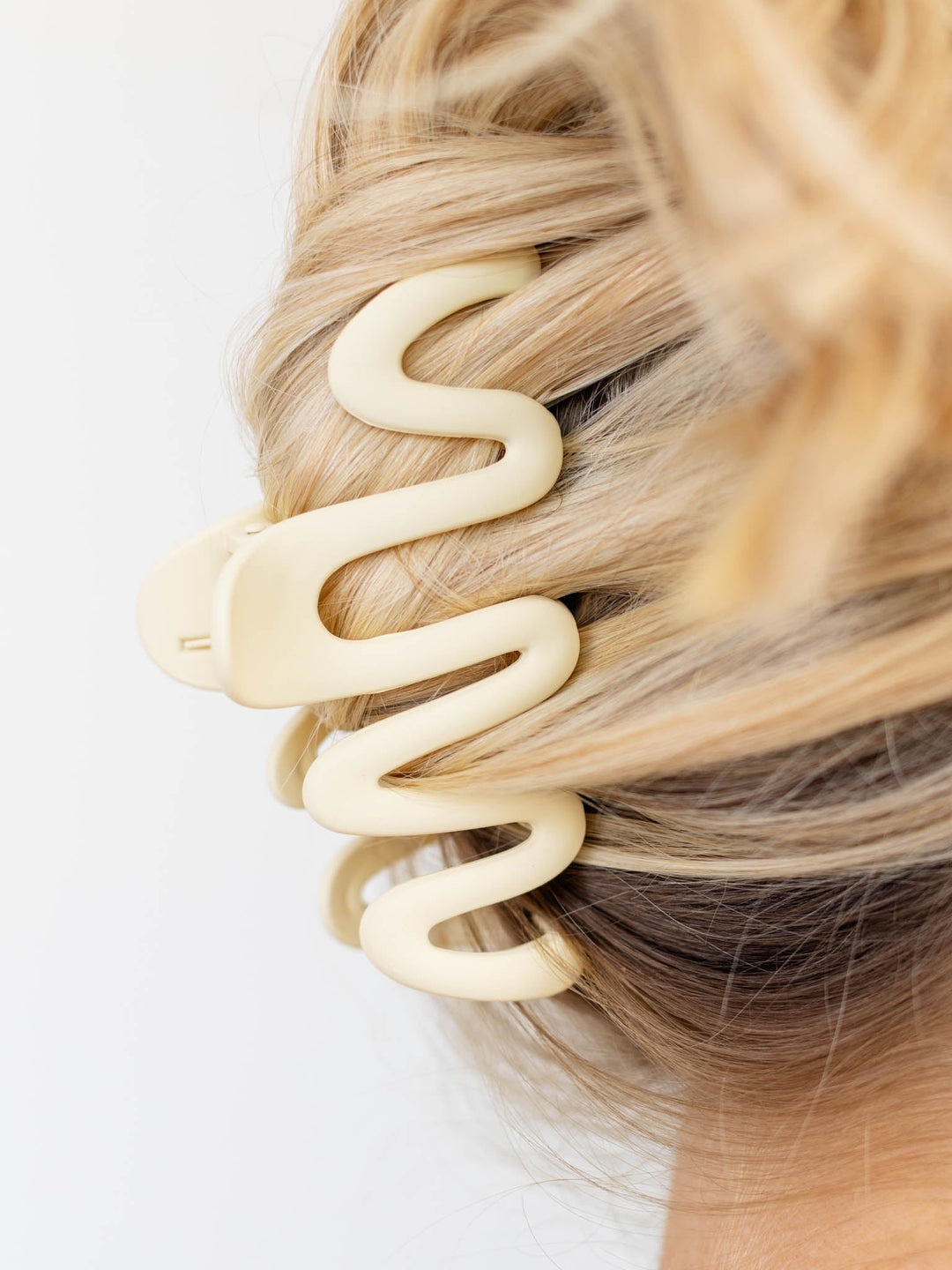 Matte Wave Claw ClipHair Accessories