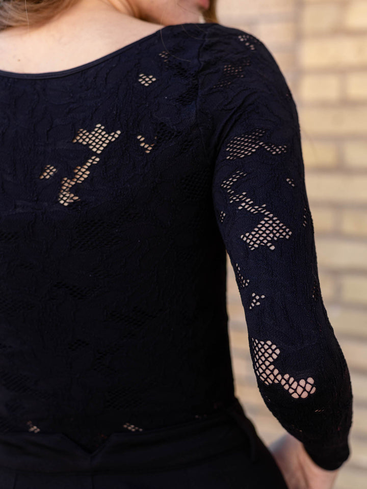 black lace long sleeve bodysuit