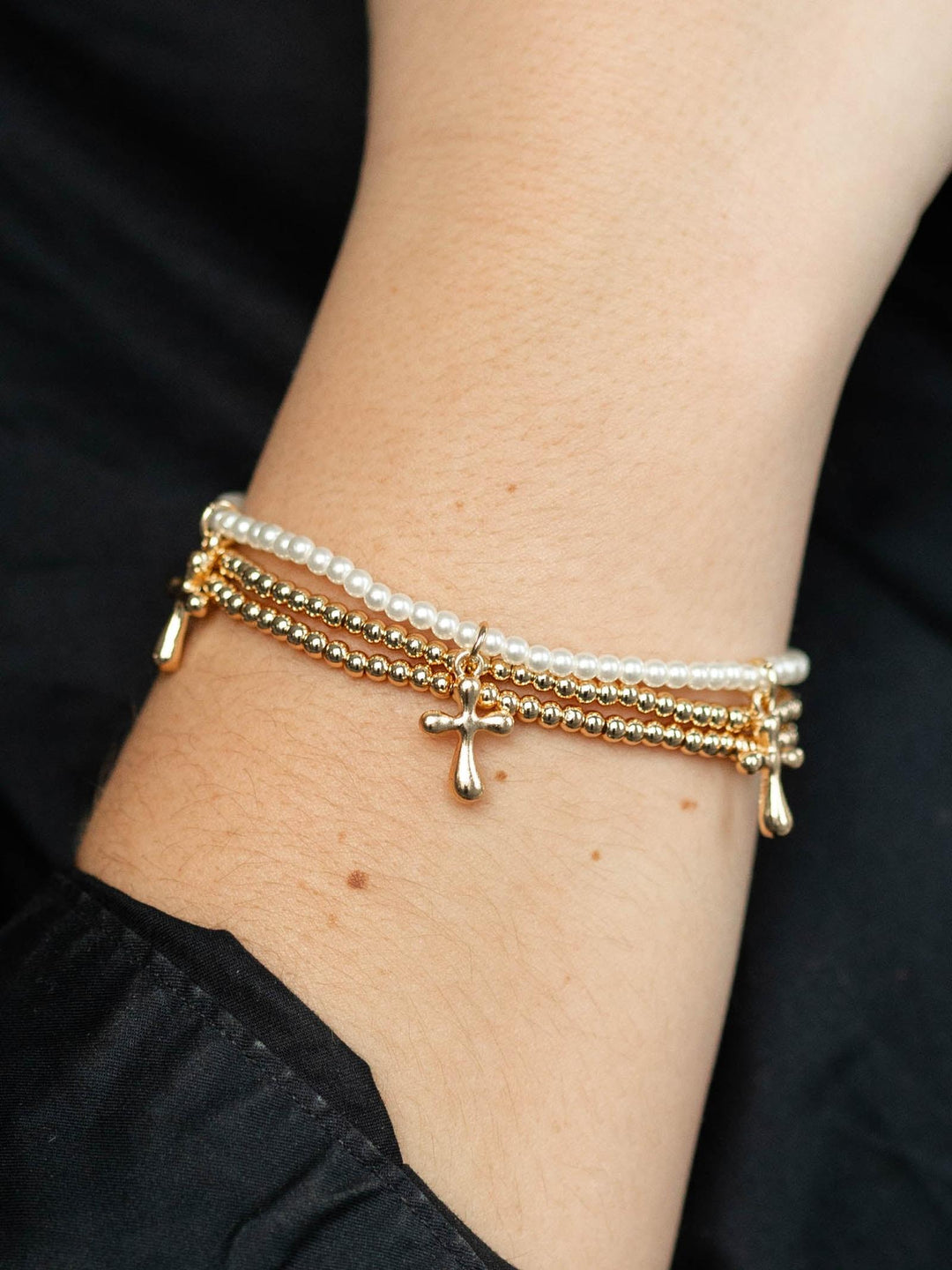 Pearl  + Cross  Charm Stretch Bracelet