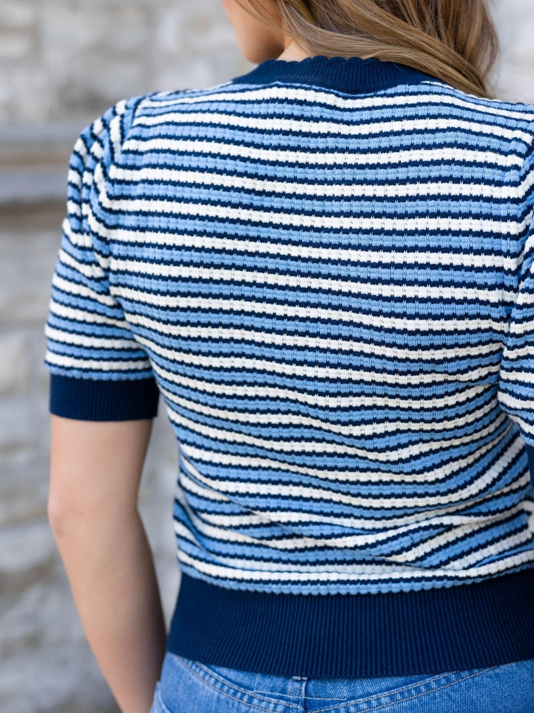 Contrast scalloped striped knit top