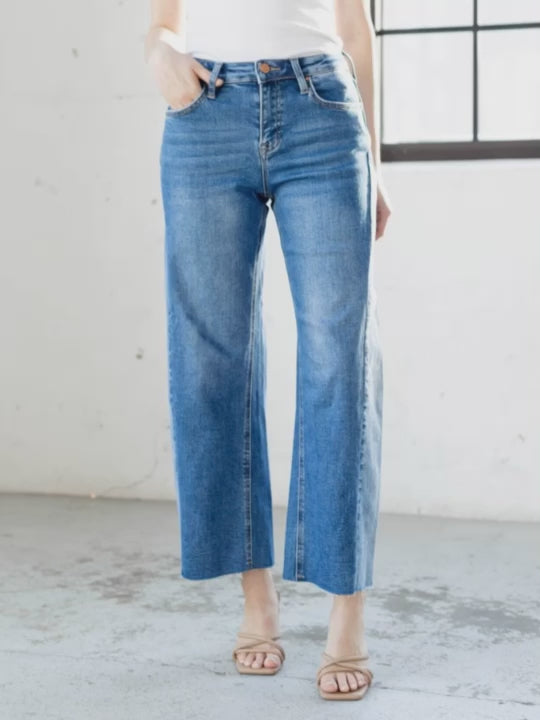 medium wash crop jean
