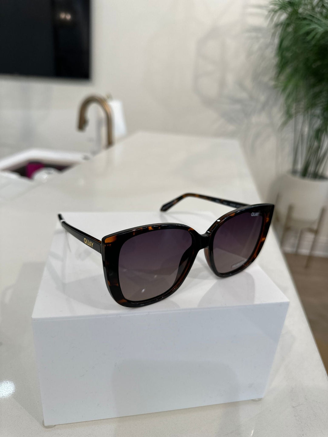 QUAY High Roller Sunglasses - Gold/BrownSunglasses