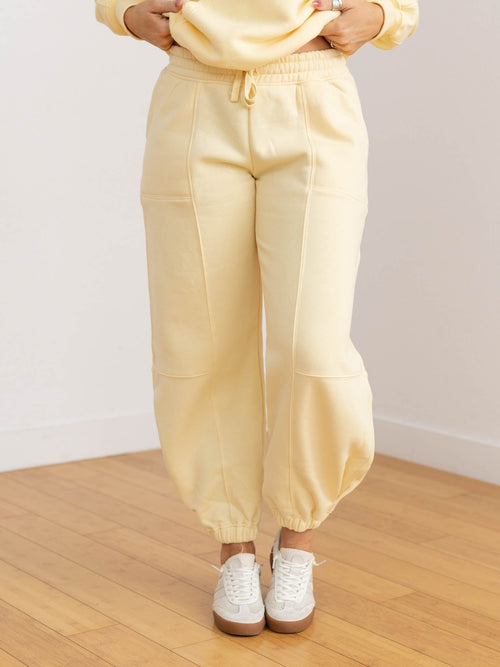 yellow seam front jogger