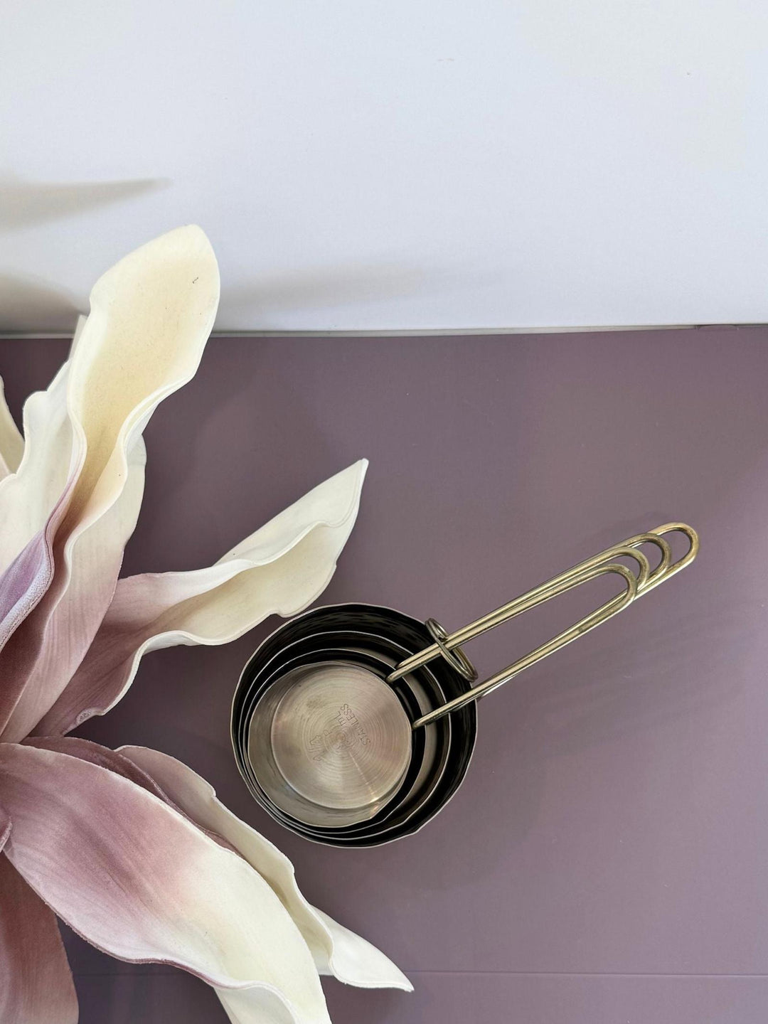 gold measuring cups