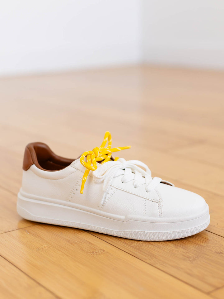 white basic sneaker