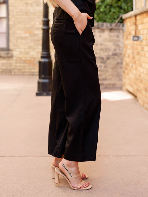 black cropped wide leg pant