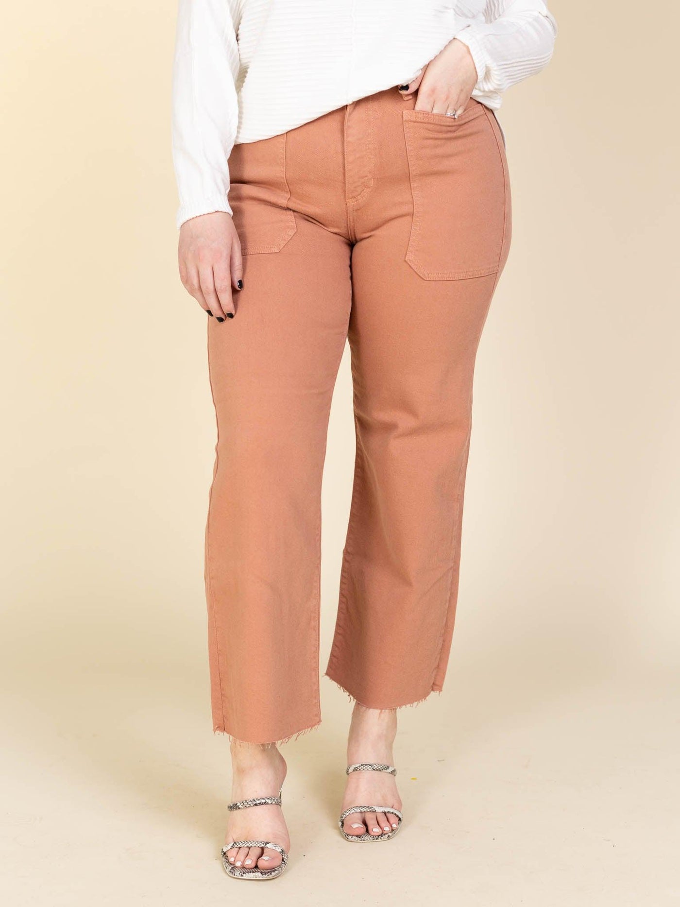 elongated pocket colored pant