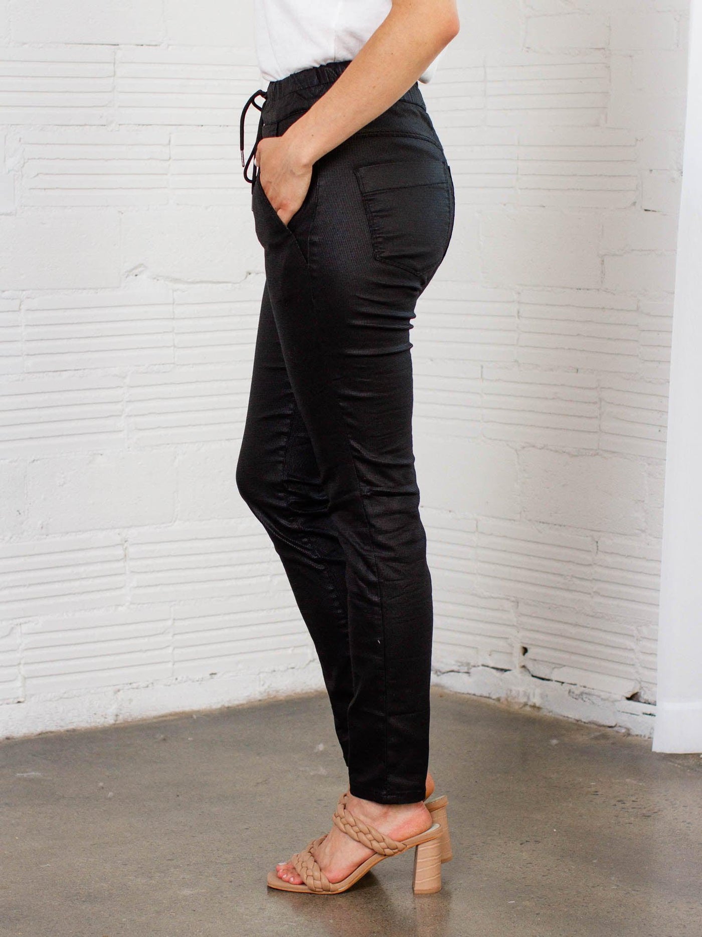 drawstring waist jogger