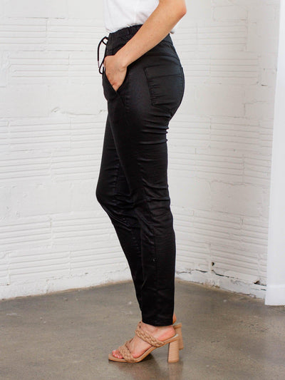 drawstring waist jogger