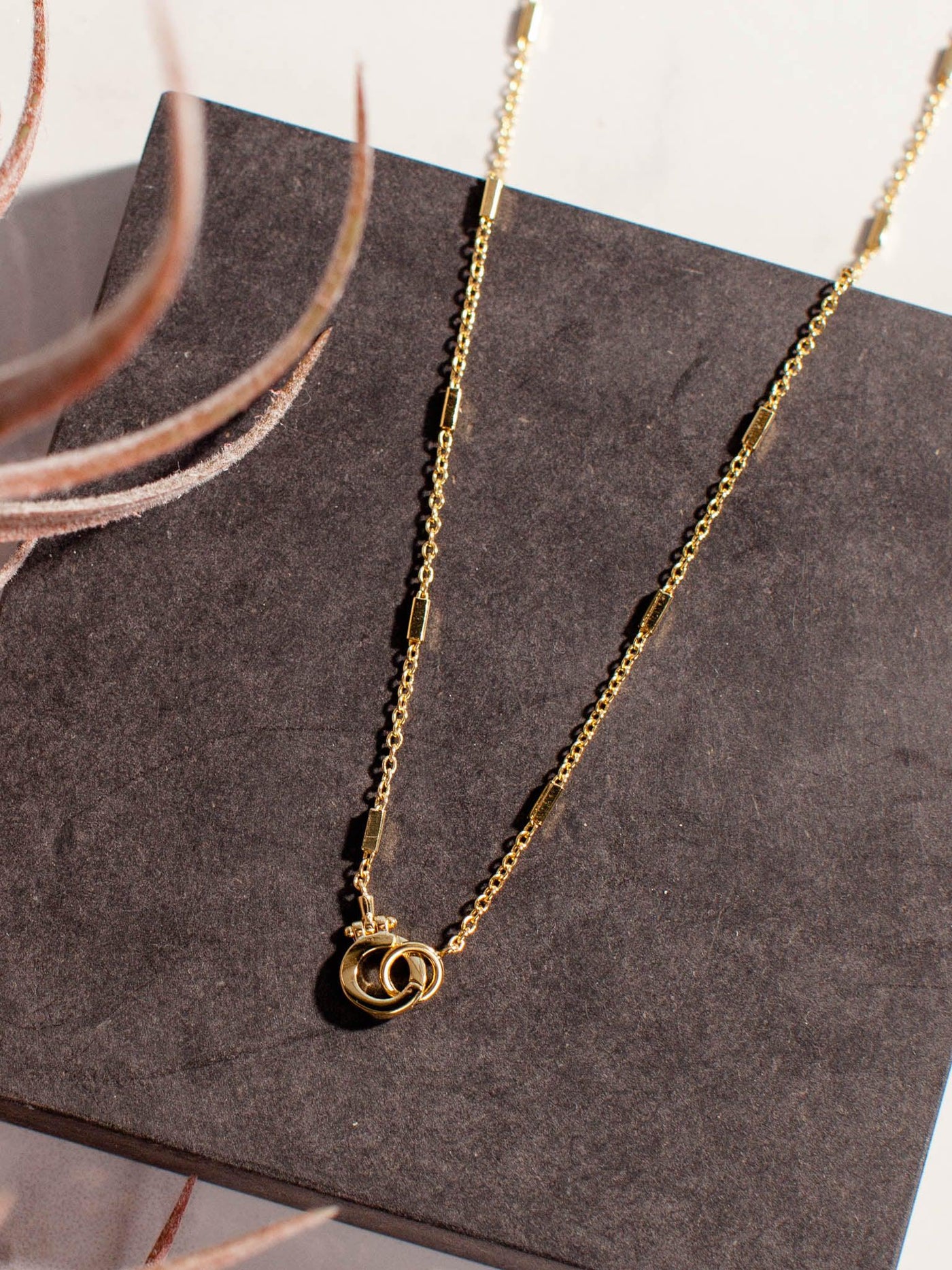 tatum textured necklace