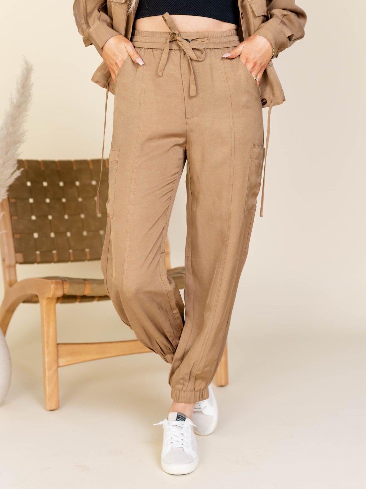 jogger cargo bottom