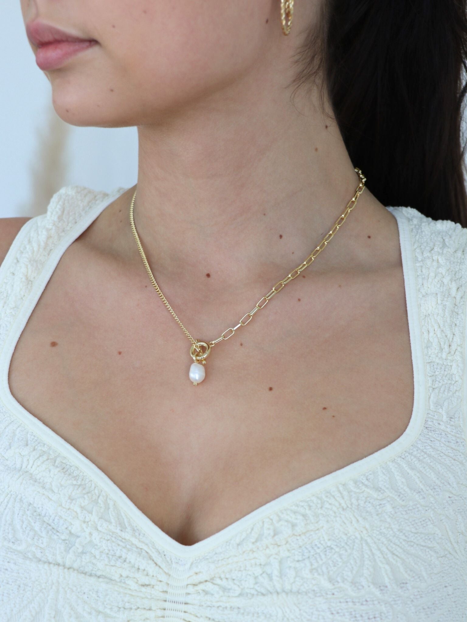 Kendra Scott Kinsley Gold Ivory Mother of Pearl Necklace | Kiefer Jewelers  | Lutz, FL
