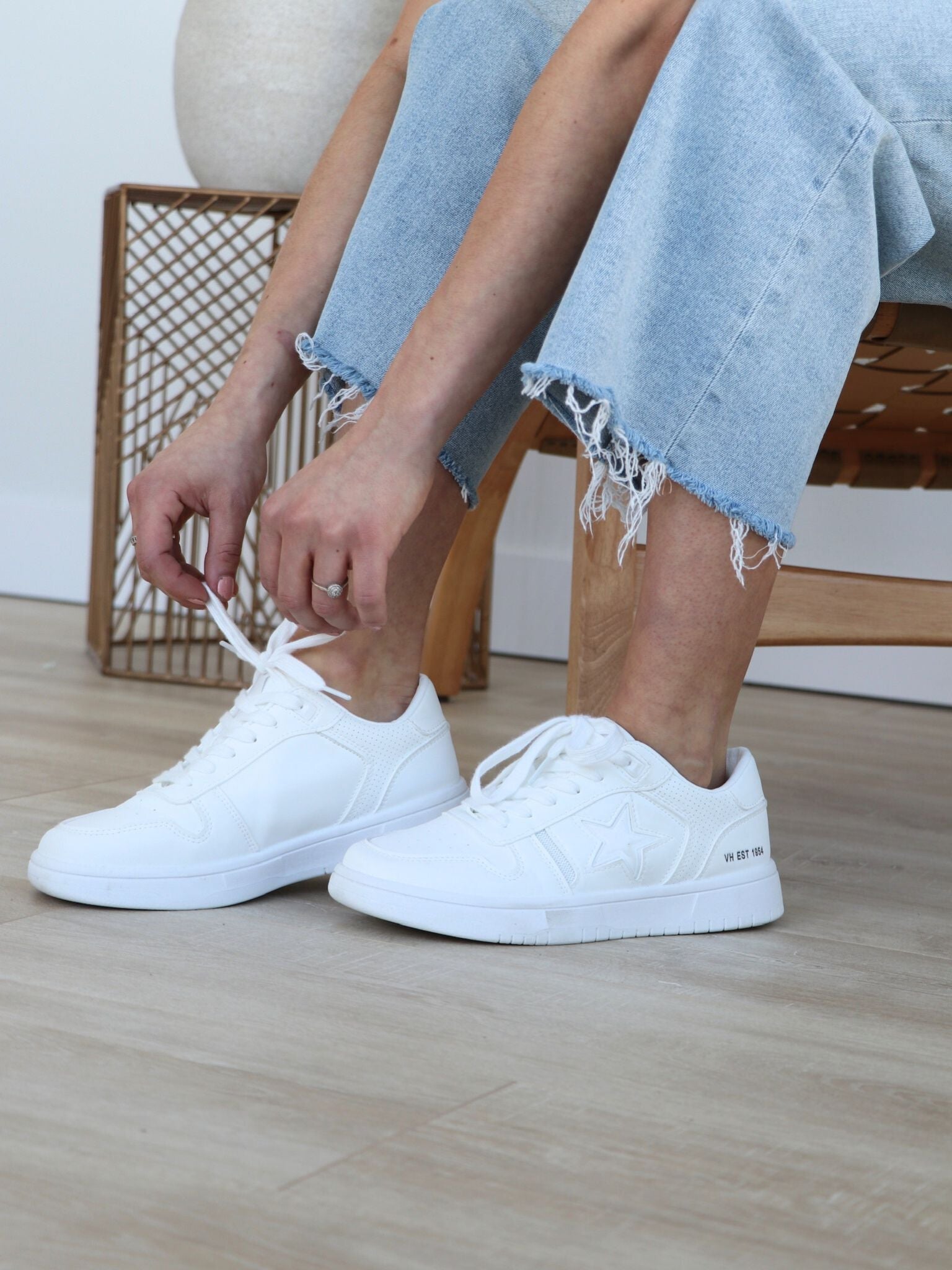 Vintage havana shop white sneakers